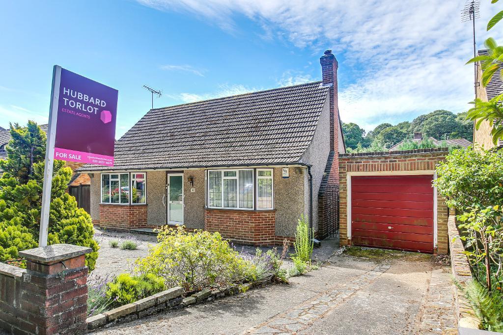 2 bedroom detached bungalow for sale in The Gallop, South Croydon