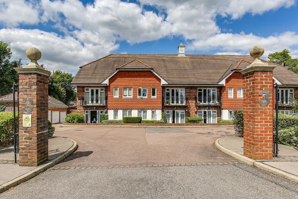 2 bedroom flat for sale in Addington Road, Sanderstead, Surrey, CR2 8RE
