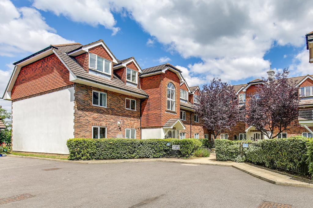 2 bedroom flat for sale in Addington Road, Sanderstead, Surrey, CR2 8RE