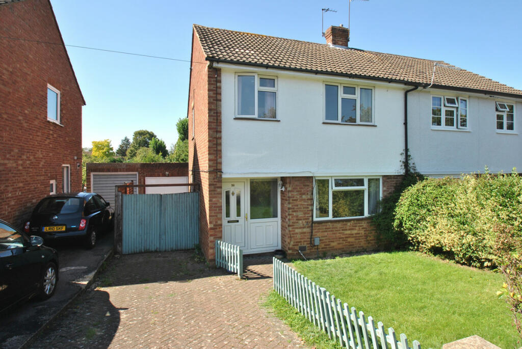 3 bedroom semidetached house for sale in Lawrence Avenue, Letchworth