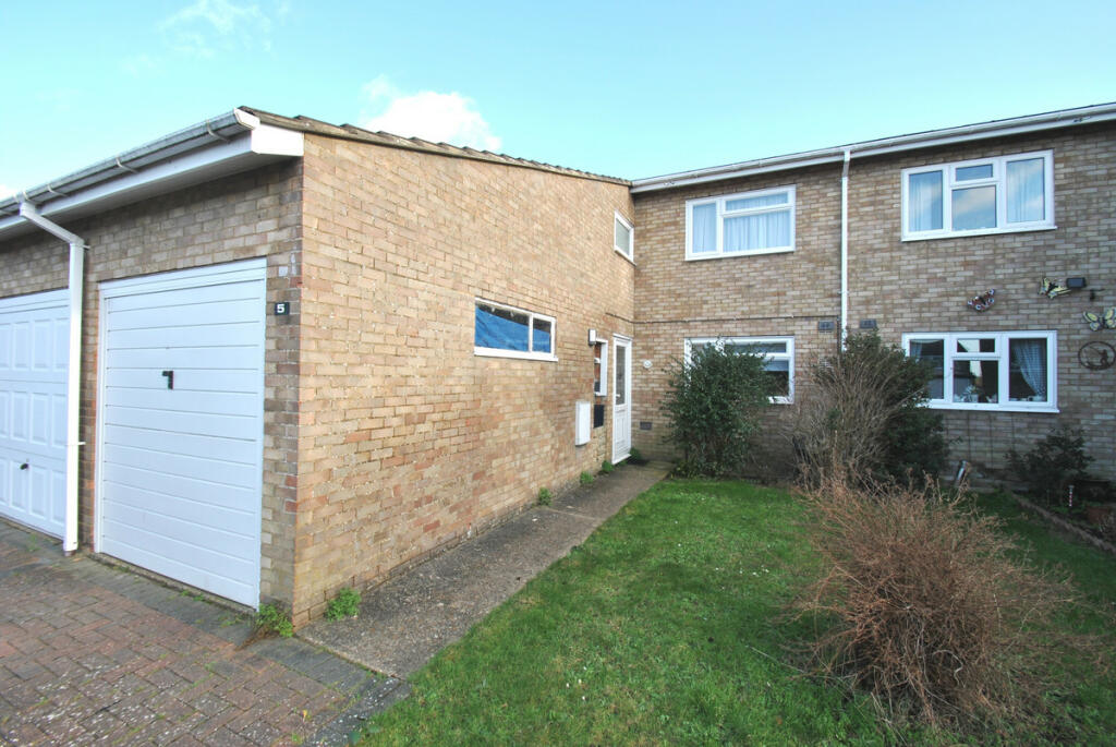 3 bedroom terraced house for sale in Curlew Close, Letchworth Garden