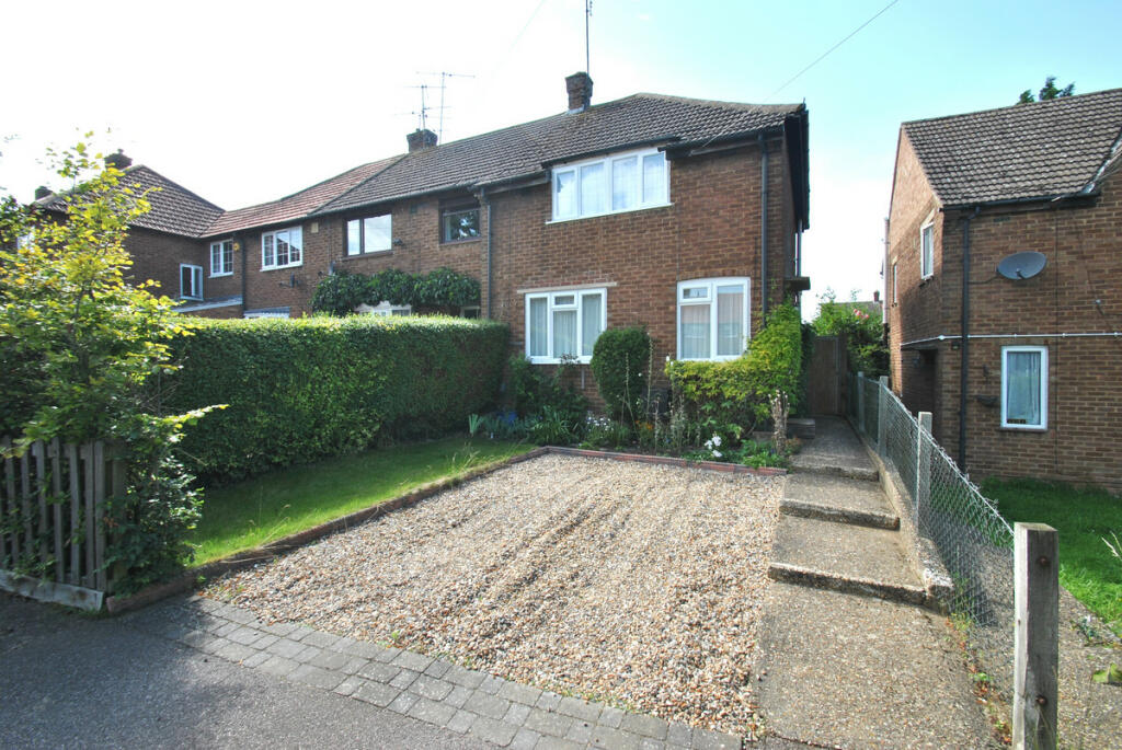 3 bedroom end of terrace house for sale in Hall Mead, Letchworth Garden