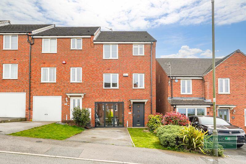 4 bedroom terraced house for sale in East Street, Doe Lea, Chesterfield