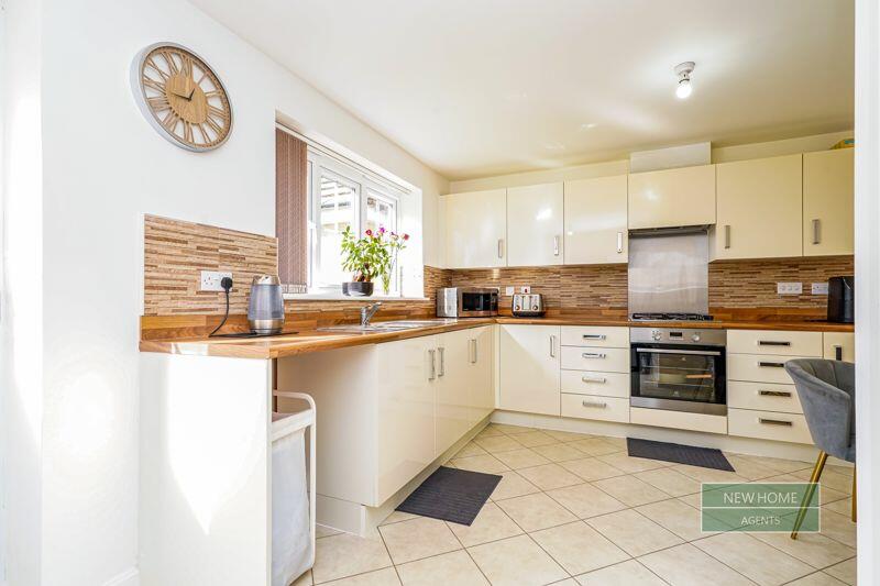 Additional property image - Beacon Hill, Braithwaite, Keighley, BD22 6FE