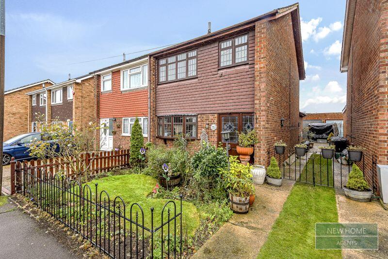 Main image of property: Russet Close, Stanford-le-hope SS17 8AH