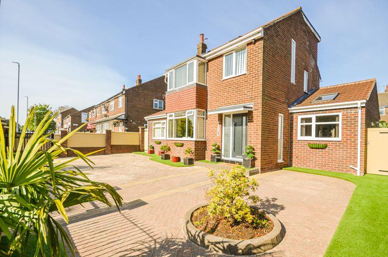 5 bedroom detached house for sale in 140 Street Lane, Gildersome, LS27