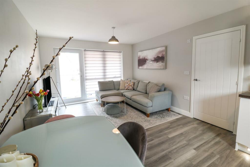 2 bedroom coach house for sale in Plumtree Drive, Harlow, CM17