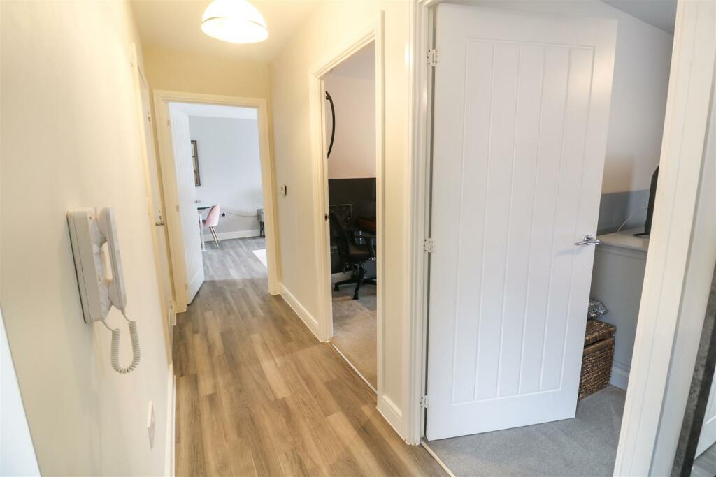 2 bedroom coach house for sale in Plumtree Drive, Harlow, CM17