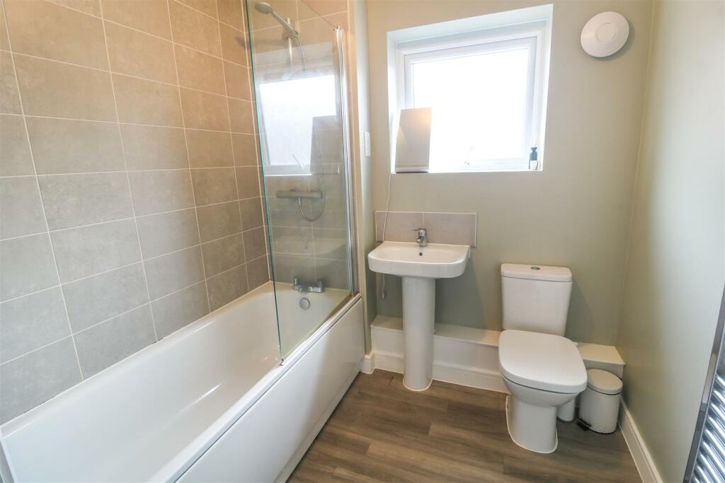 2 bedroom coach house for sale in Plumtree Drive, Harlow, CM17