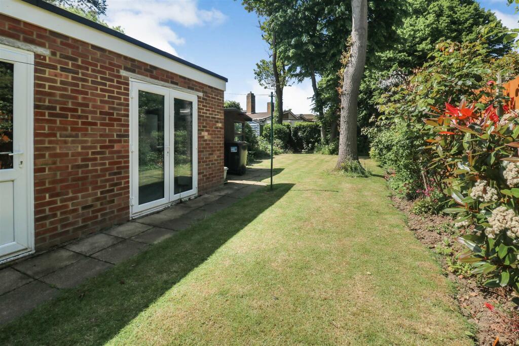 3 bedroom semidetached house for sale in Great Leylands, Harlow, CM18