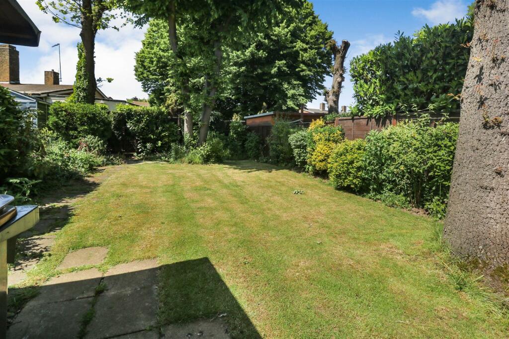 3 bedroom semidetached house for sale in Great Leylands, Harlow, CM18