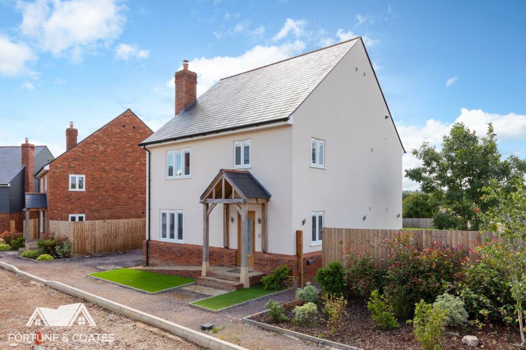 5 bedroom detached house for sale in Hoe Lane, Nazeing, Waltham Abbey, EN9