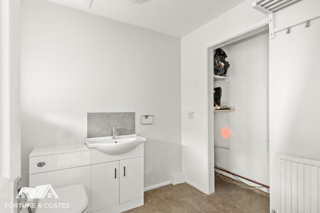Additional property image - Barn Mead, Harlow