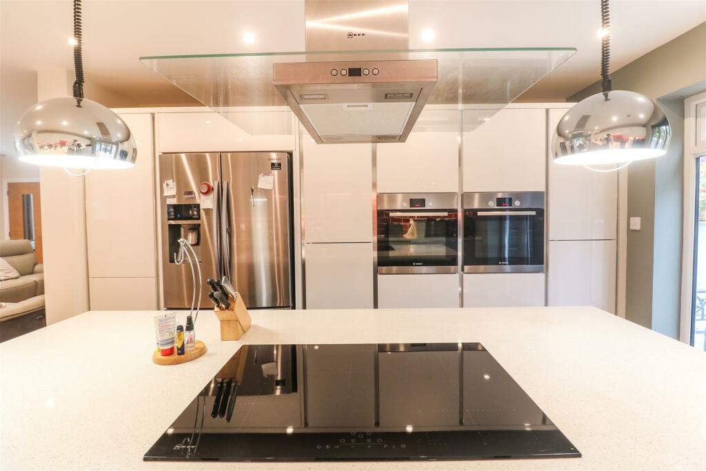 Additional property image - Hamlet Hill, Roydon, Harlow