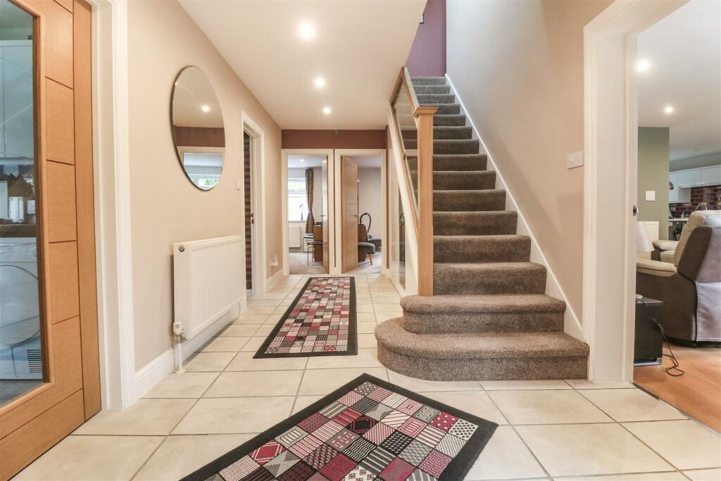 Additional property image - Hamlet Hill, Roydon, Harlow