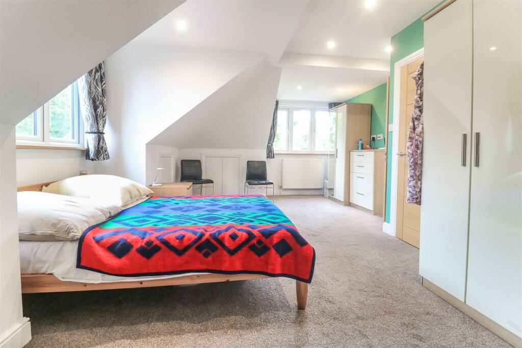 Additional property image - Hamlet Hill, Roydon, Harlow