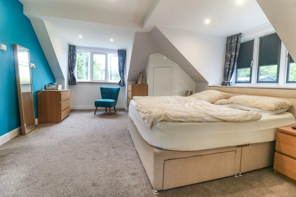Additional property image - Hamlet Hill, Roydon, Harlow