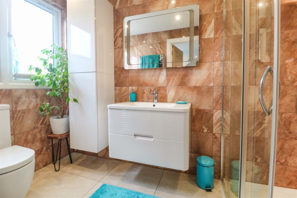Additional property image - Hamlet Hill, Roydon, Harlow