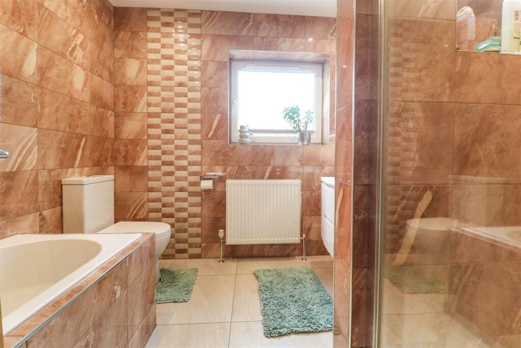 Additional property image - Hamlet Hill, Roydon, Harlow