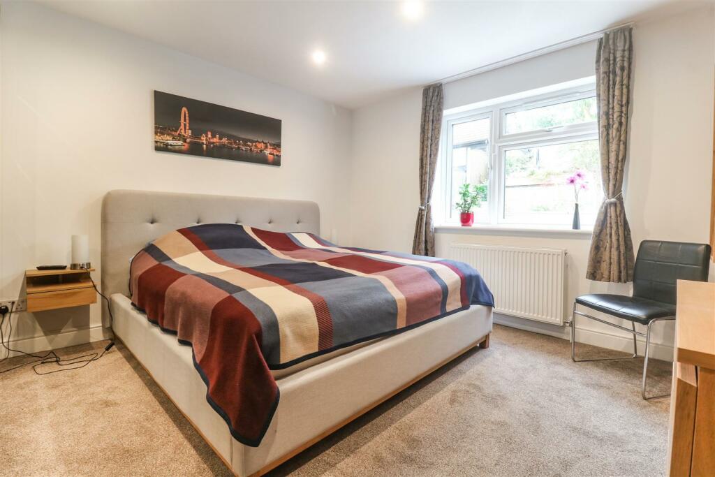 Additional property image - Hamlet Hill, Roydon, Harlow