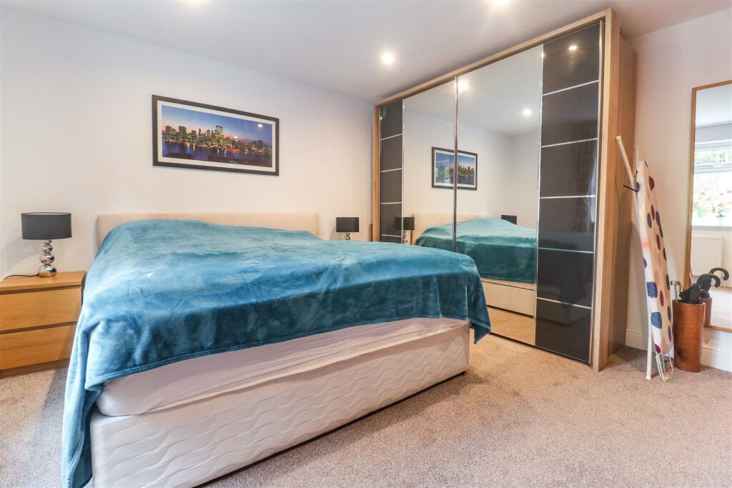 Additional property image - Hamlet Hill, Roydon, Harlow