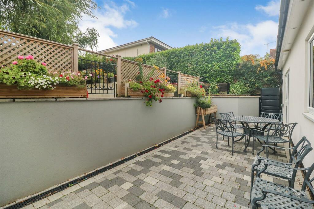 Additional property image - Hamlet Hill, Roydon, Harlow