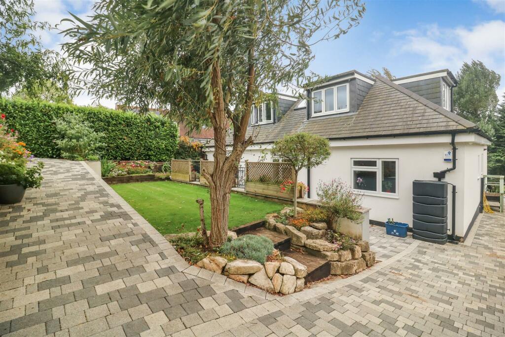 Additional property image - Hamlet Hill, Roydon, Harlow