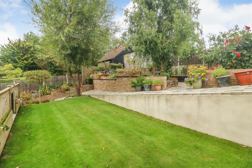 Additional property image - Hamlet Hill, Roydon, Harlow