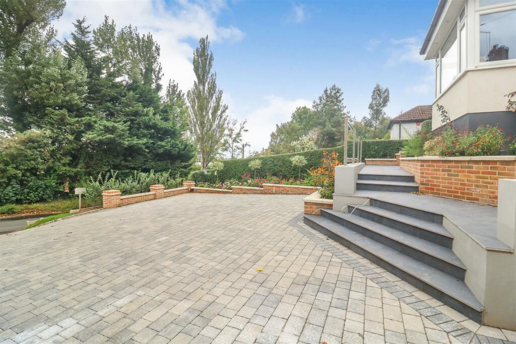 Additional property image - Hamlet Hill, Roydon, Harlow