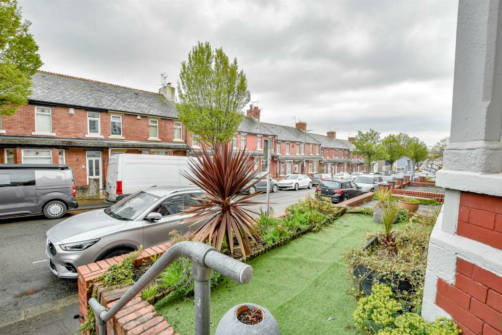 3 bedroom terraced house for sale in Woodlands Road, Barry, CF63