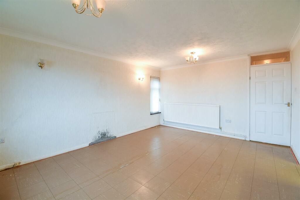 Additional property image - Heol-Y-Gaer, Barry