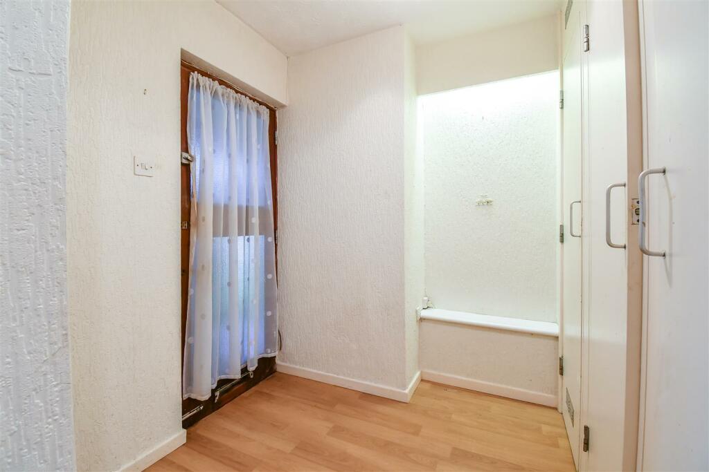 Additional property image - Heol-Y-Gaer, Barry