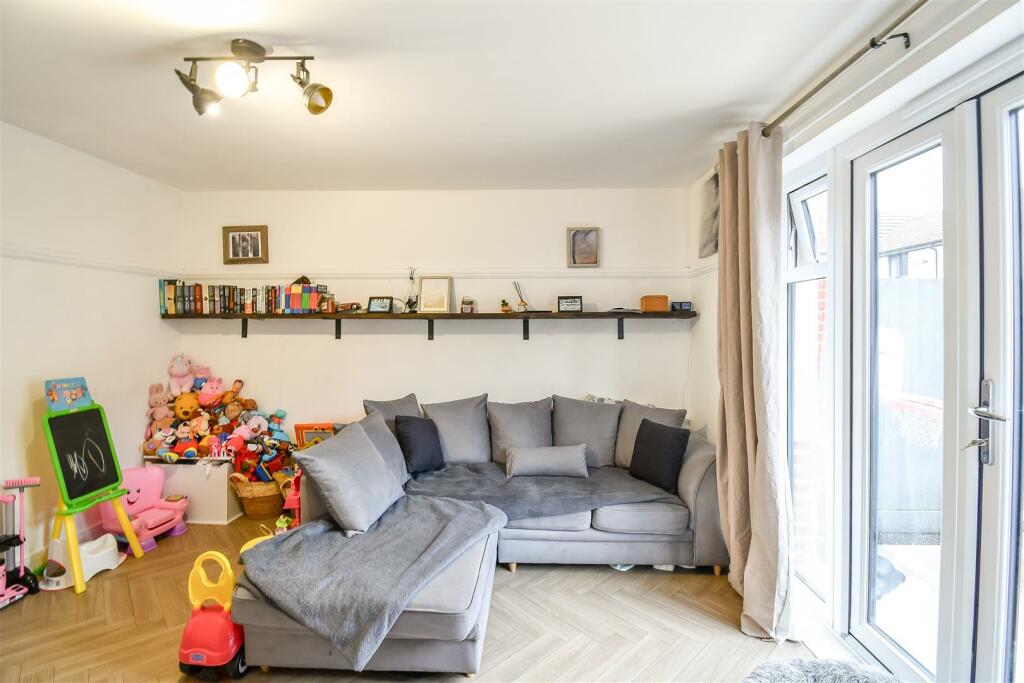 Additional property image - Heol Ty Draw, Barry