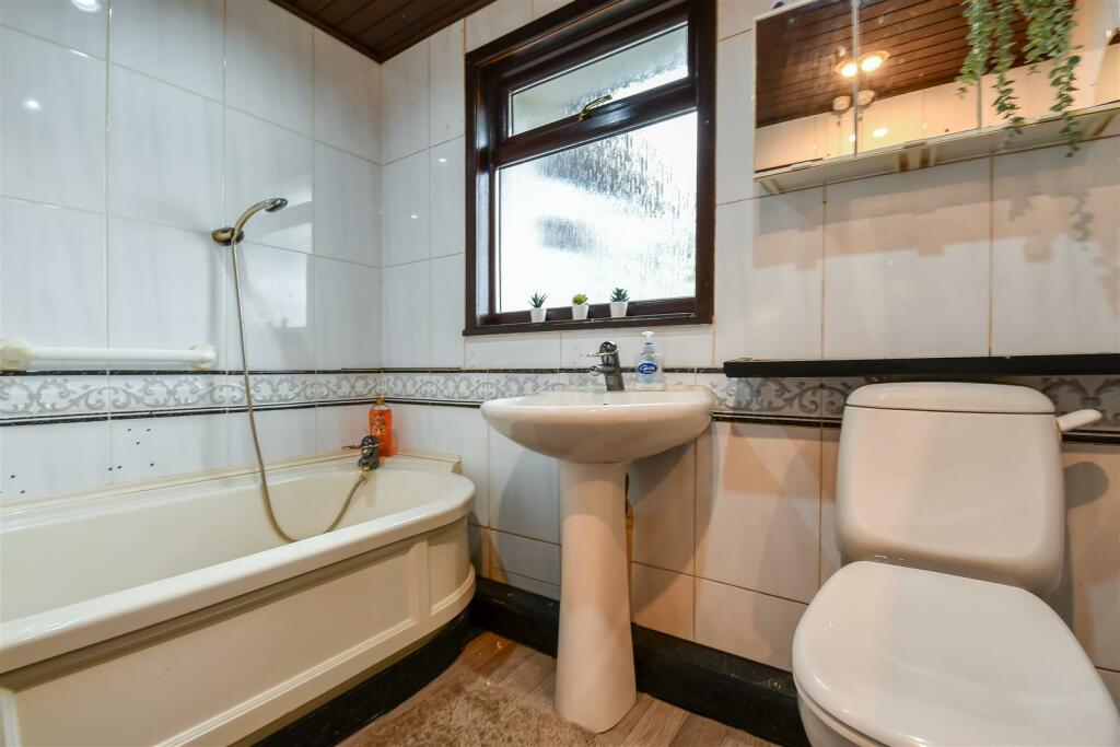 Additional property image - Viaduct View, Porthkerry, Rhoose