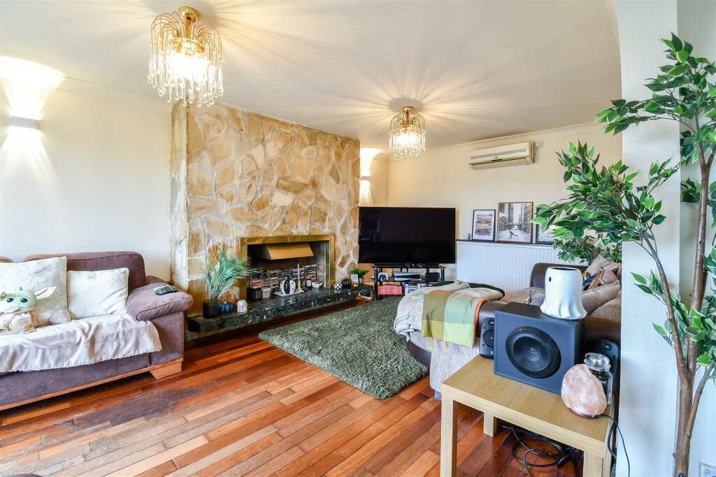 Additional property image - Viaduct View, Porthkerry, Rhoose