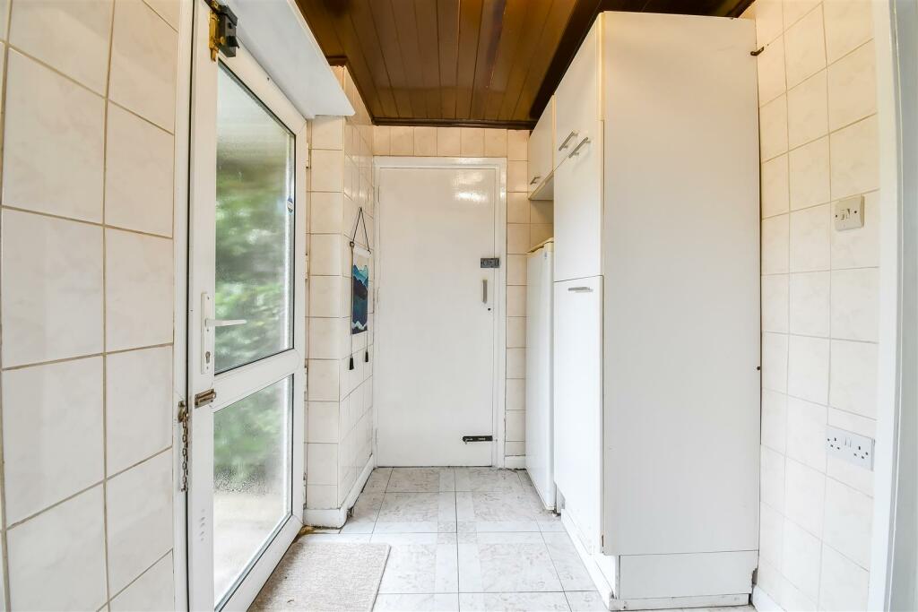 Additional property image - Viaduct View, Porthkerry, Rhoose