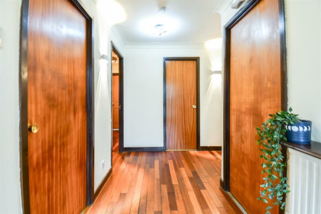 Additional property image - Viaduct View, Porthkerry, Rhoose