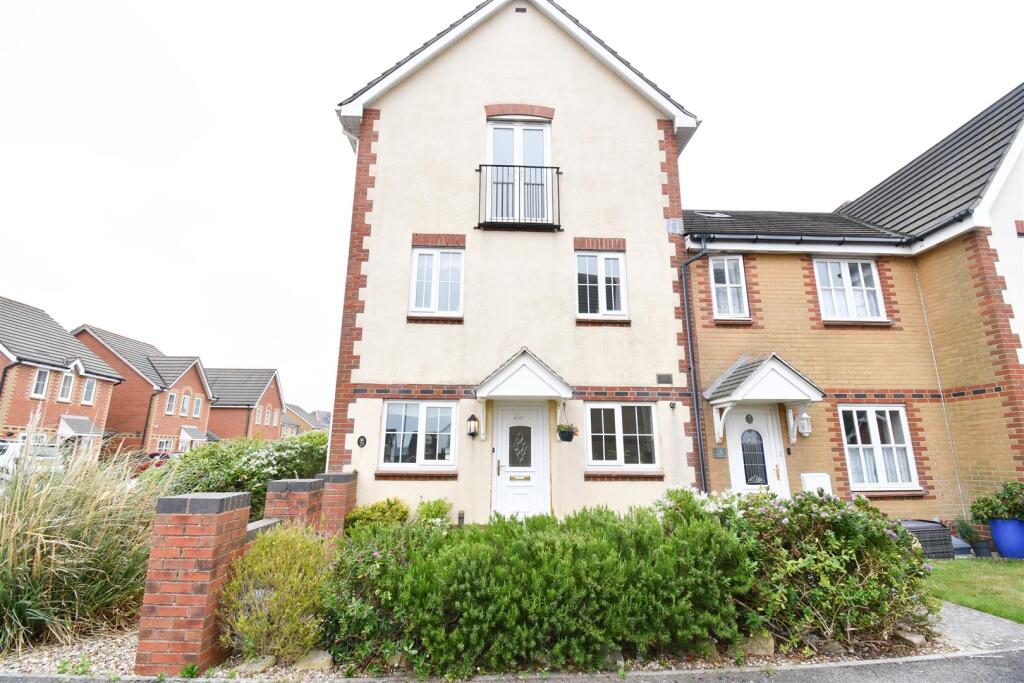 Main image of property: Gwalch Y Penwaig, Barry