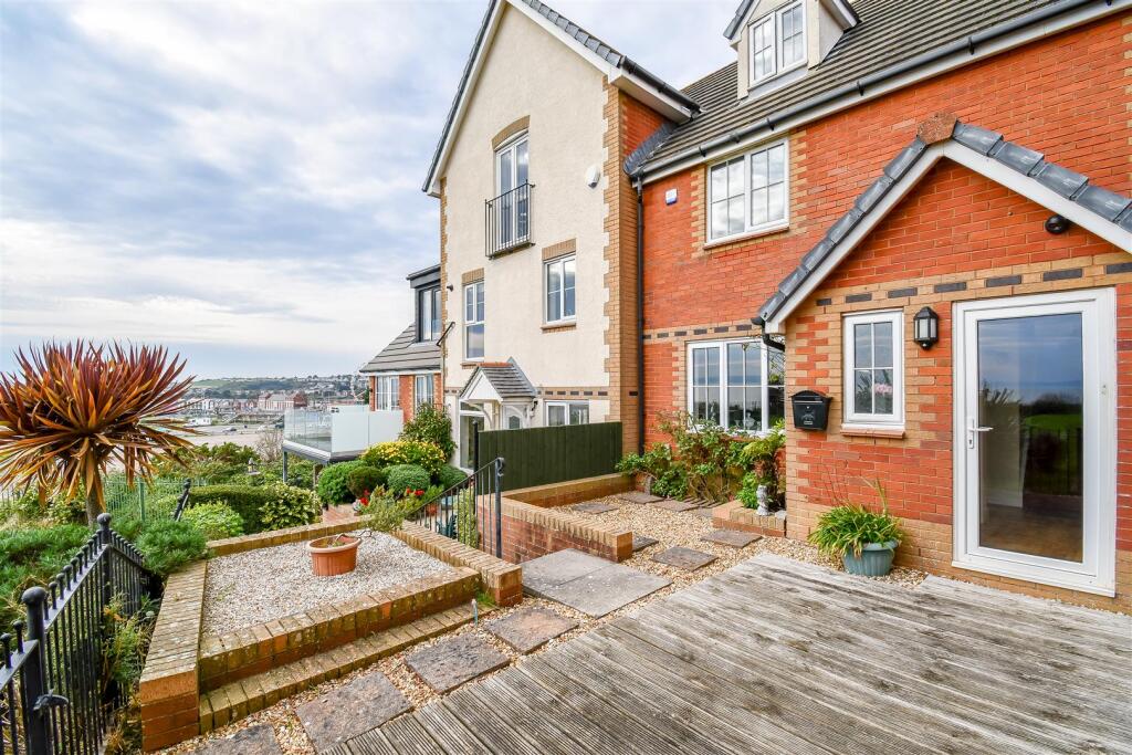 Main image of property: Heol Eryr Mor, Barry