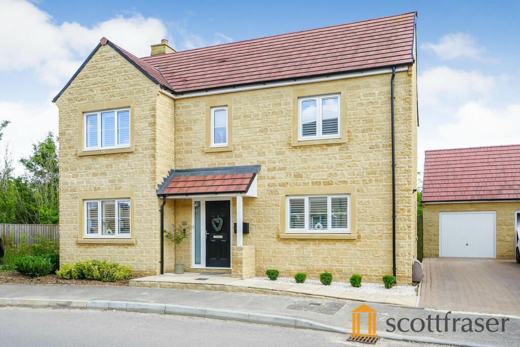 3 bedroom detached house for rent in Linden Gardens, Carterton, OX18