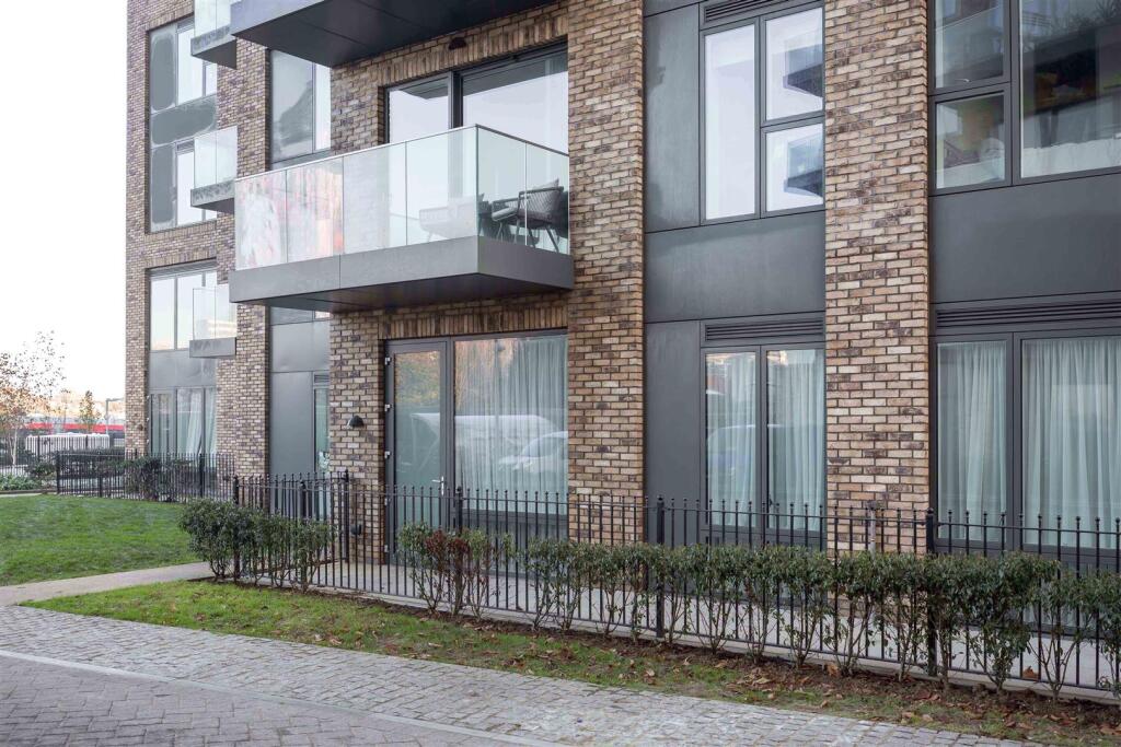 Main image of property: Santina Apartments, 45 Cherry Orchard Road, Croydon