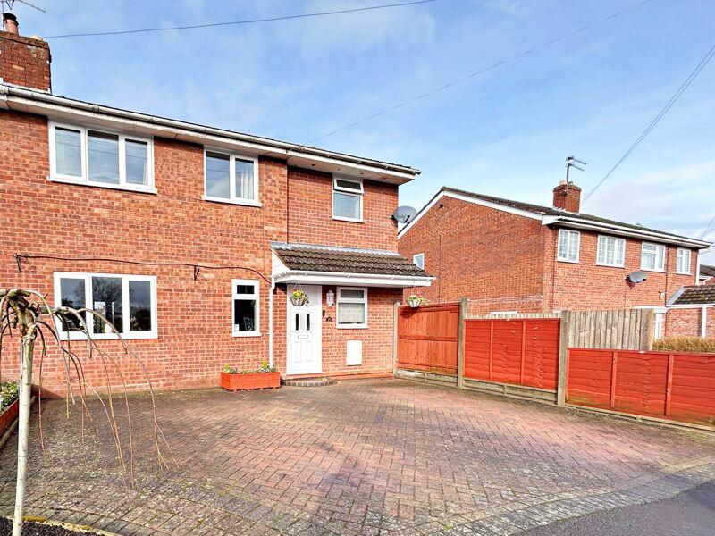 4 bedroom semidetached house for sale in Beech Avenue, Drakes Broughton, WR10