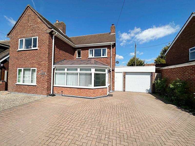 3 bedroom detached house for sale in Walcot Lane, Drakes Broughton, WR10