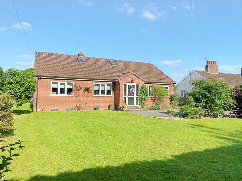 4 bedroom bungalow for sale in Worcester Road, Drakes Broughton, WR10