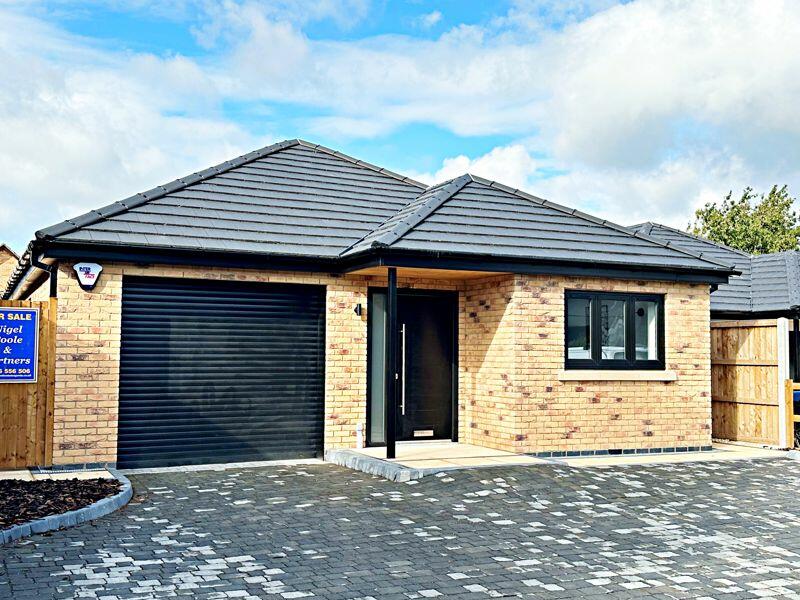 3 bedroom detached bungalow for sale in Lane, Wyre Piddle, WR10