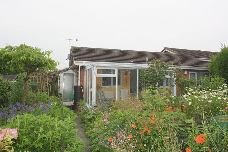 2 bedroom bungalow for sale in Holloway Drive, Pershore, WR10