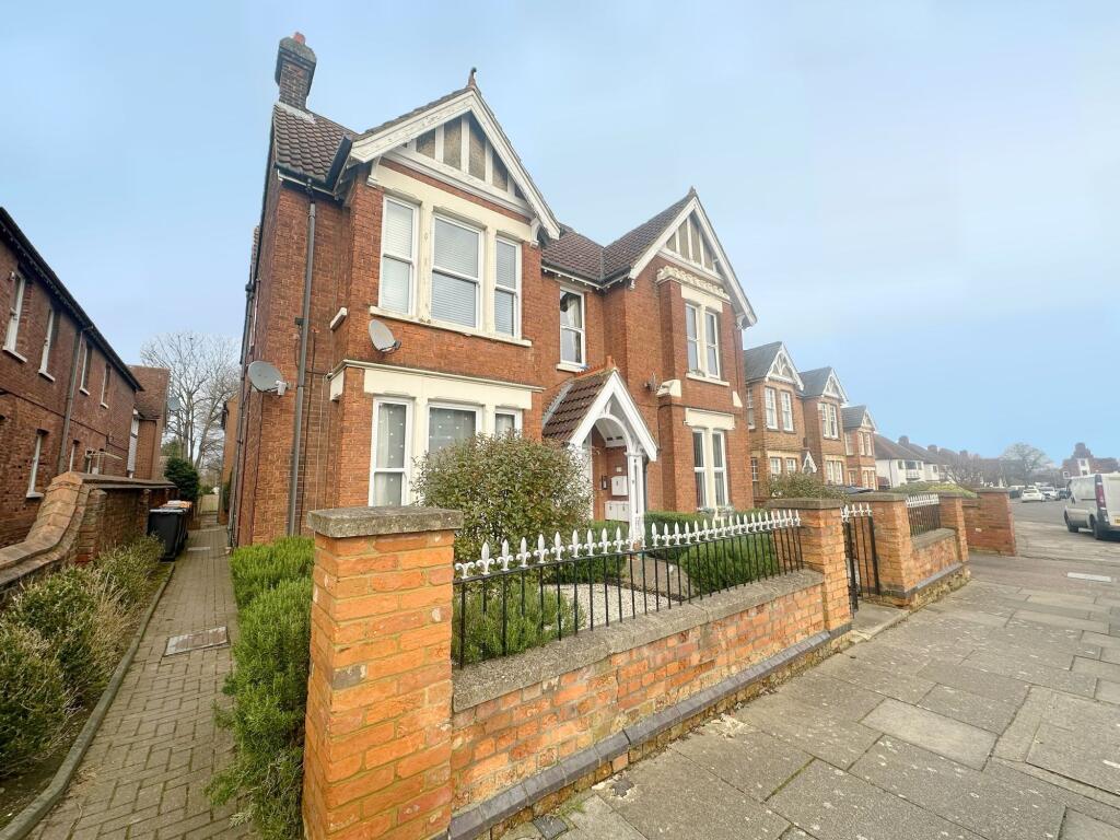 Main image of property: Kimbolton Avenue, Bedford, MK40