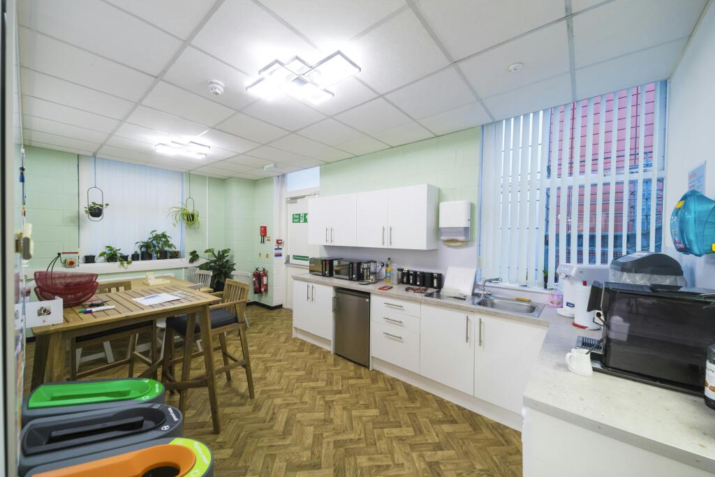 Kitchen / Break out space