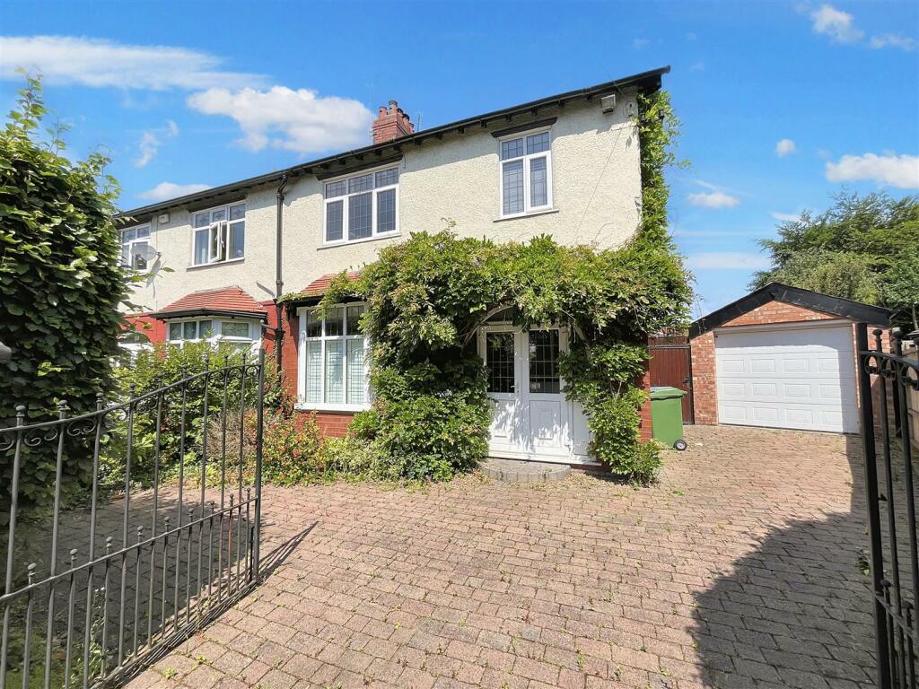 4 bedroom semidetached house for sale in Marsland Road, Sale, M33