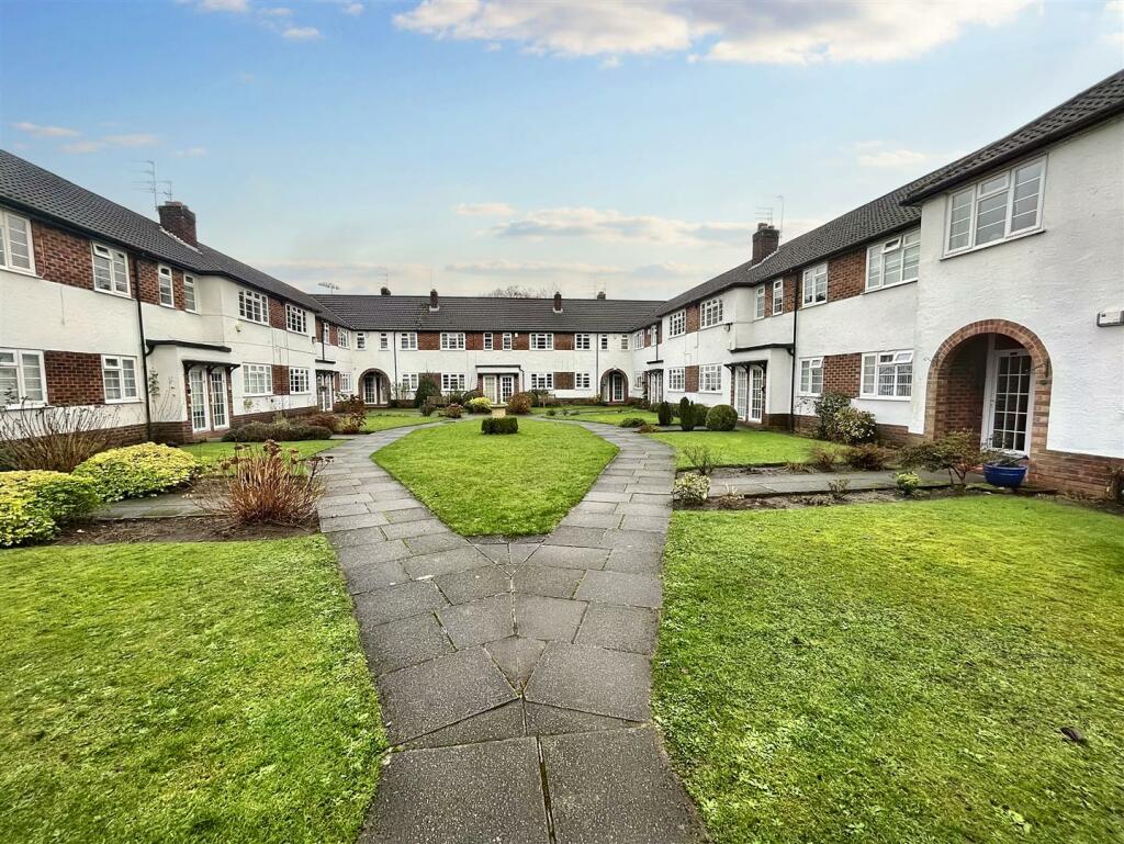 3 bedroom apartment for sale in Brooklands House, Brooklands Road, Sale